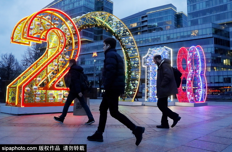 莫斯科街頭巷尾裝扮一新 節日氣氛濃厚迎接新年到來
