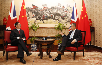 劉曉明大使就中英關(guān)系和梅首相訪華接受中國(guó)駐英國(guó)媒體聯(lián)合采訪