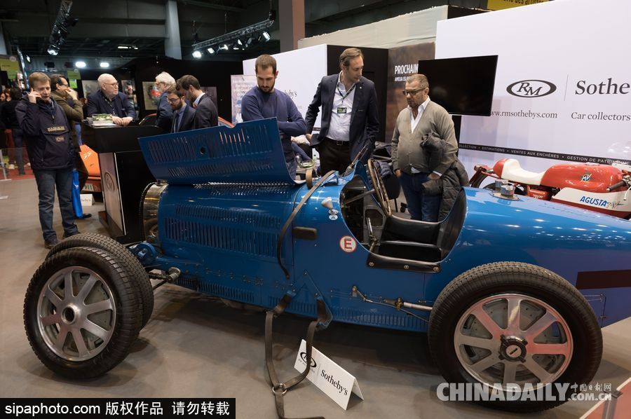 2018巴黎老爺車展開幕 經(jīng)典老車演繹傳奇