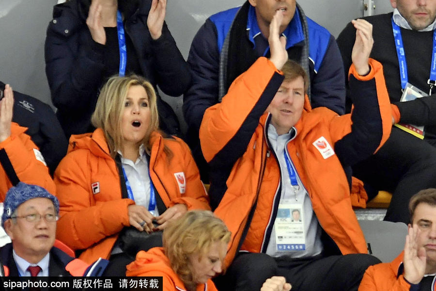 荷蘭國王夫婦現身冬奧會看臺 歡呼自拍不亦樂乎
