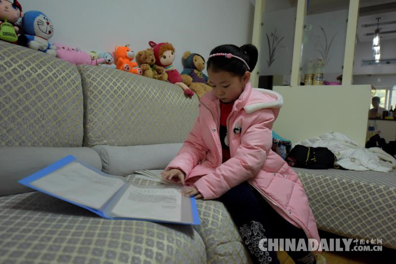 春節團圓時 “夫妻列車長”卻給女兒留下第19張請假條