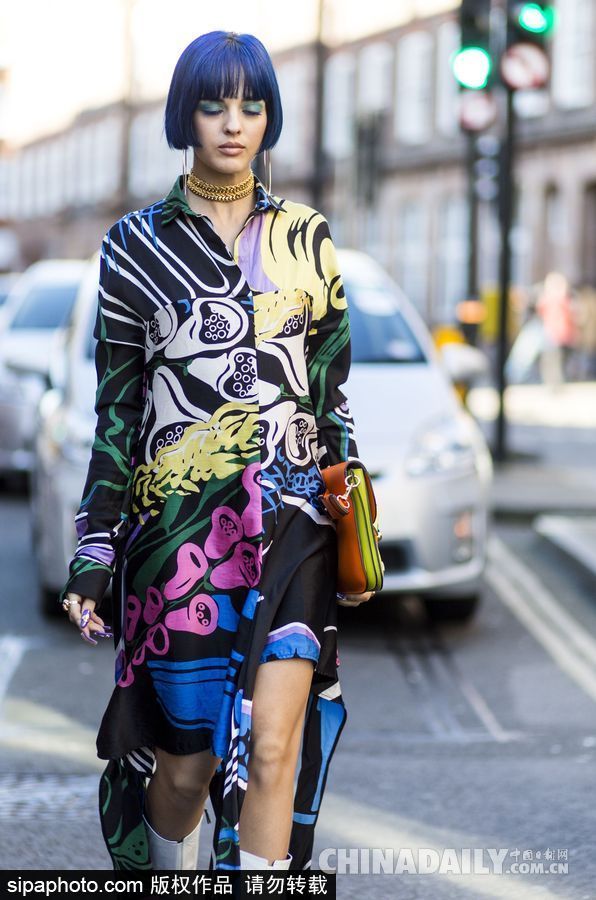 色彩碰撞！倫敦時(shí)裝周場外潮人冬日里穿出春天活潑感