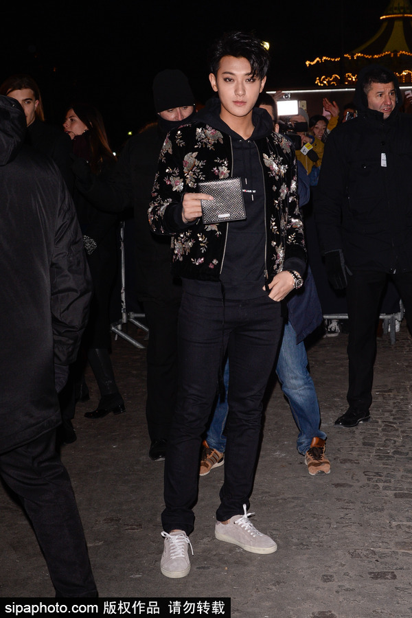 巴黎時裝周:AngelaBaby美艷 黃子韜潮裝現身