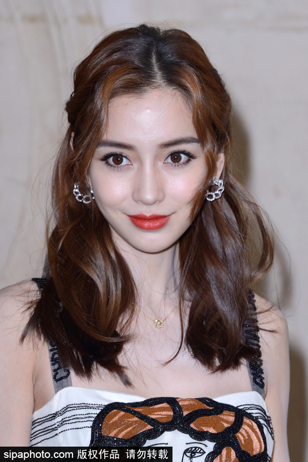 巴黎時裝周:AngelaBaby美艷 黃子韜潮裝現身