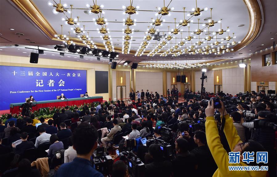 國務院扶貧辦主任劉永富就“打好精準脫貧攻堅戰”答記者問