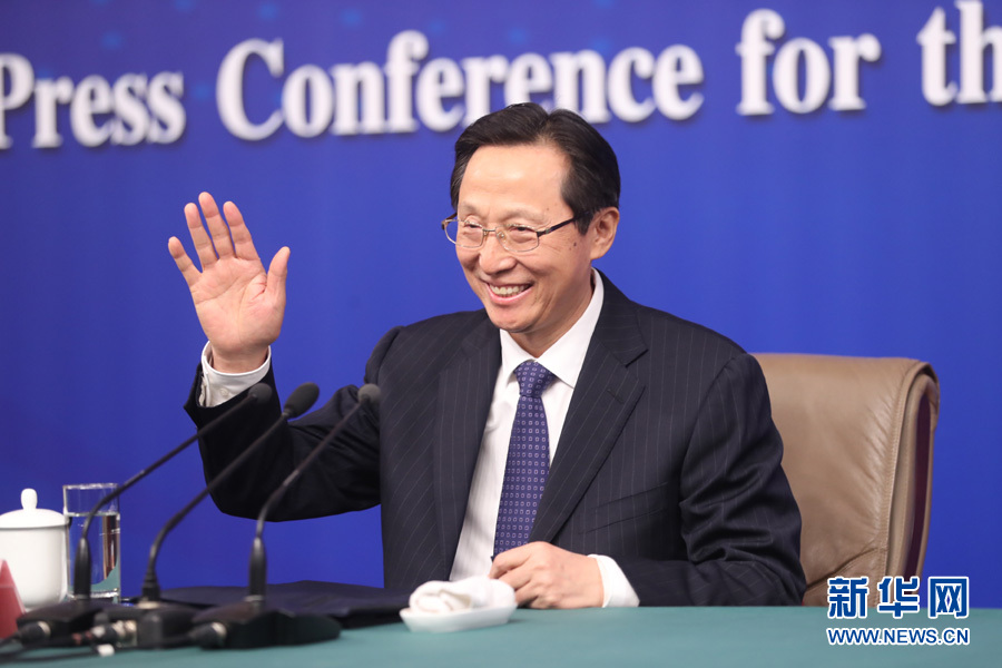 農業部部長韓長賦向記者舉手示意