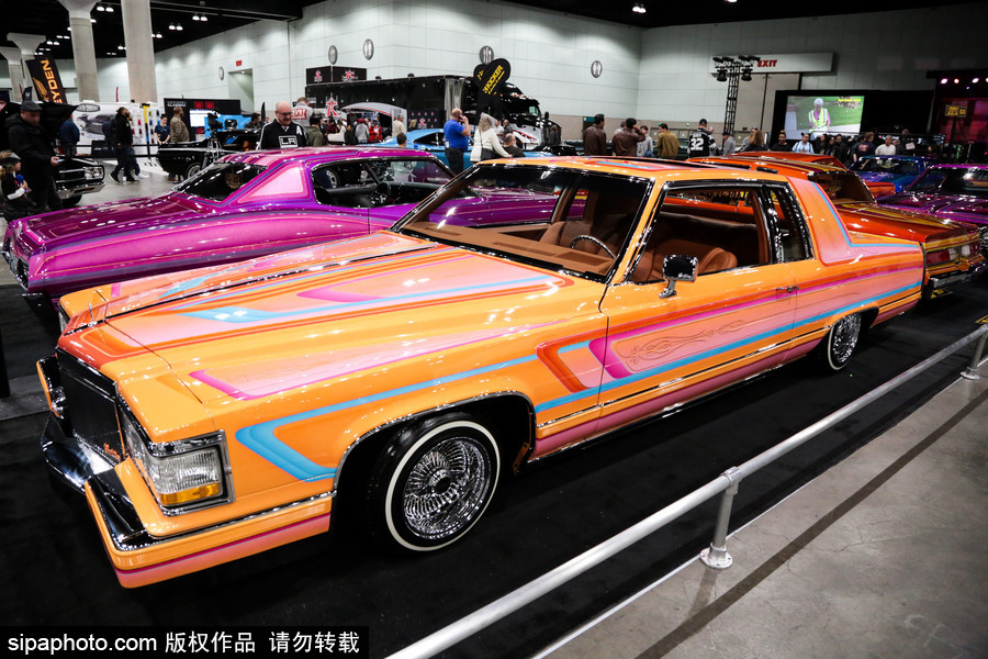 美國(guó)洛杉磯舉行經(jīng)典車(chē)展 匯聚各式老爺車(chē)復(fù)古懷舊