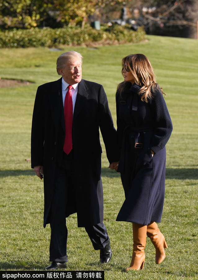 特朗普又來秀恩愛了 與第一夫人白宮草坪手牽手