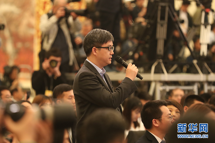 李克強:人民政府工作的出發點落腳點就是保障和改善民生