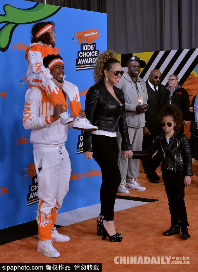 兒童選擇獎：瑪麗亞·凱莉與前夫和孩子們拉風亮相