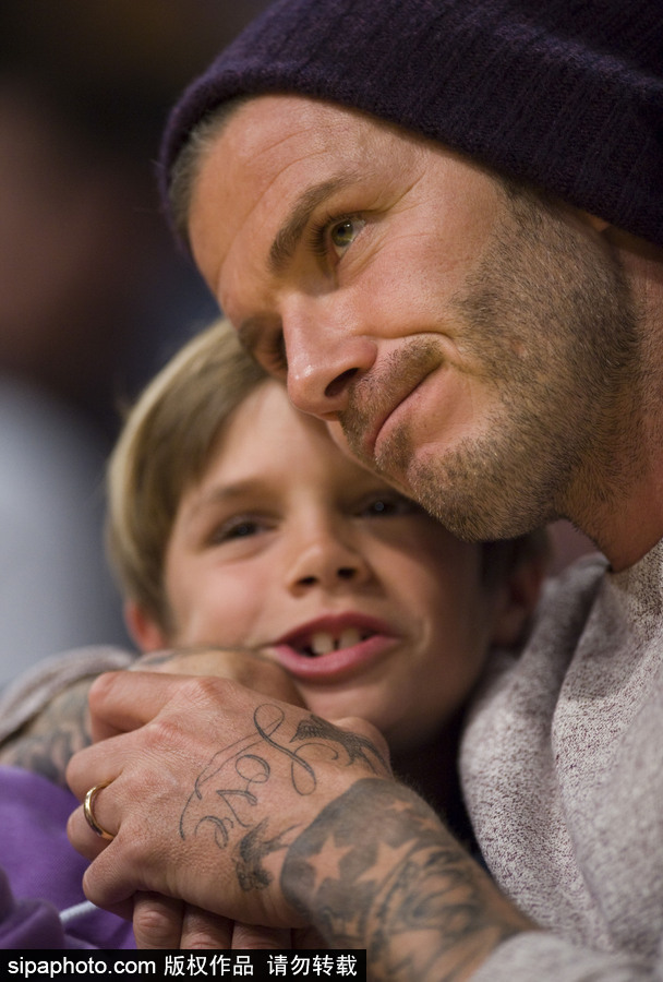 親吻狂魔貝克漢姆！除了小七 兒子們也逃不過