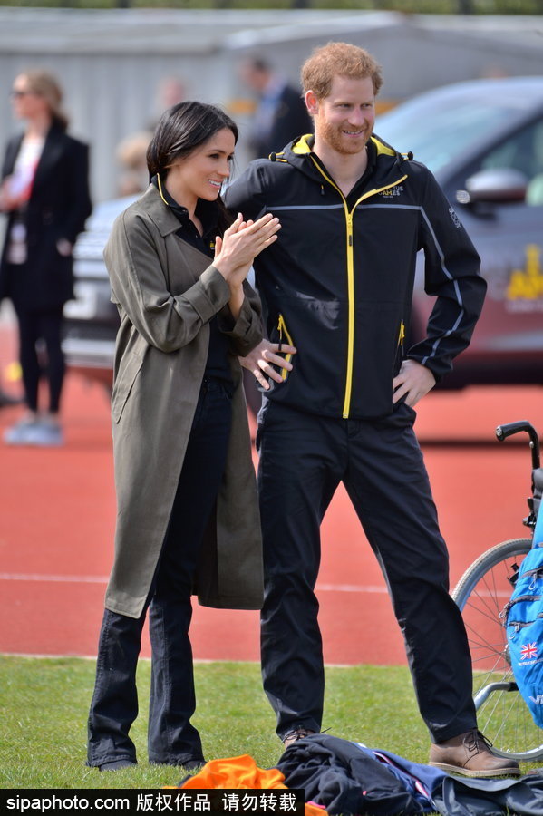哈里王子與未婚妻現身 兩人交流默契恩愛十足