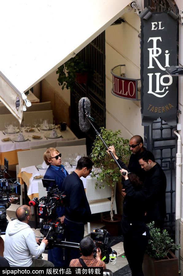 《哈利波特》“羅恩”魯伯特·格林特現身紐約拍攝片場