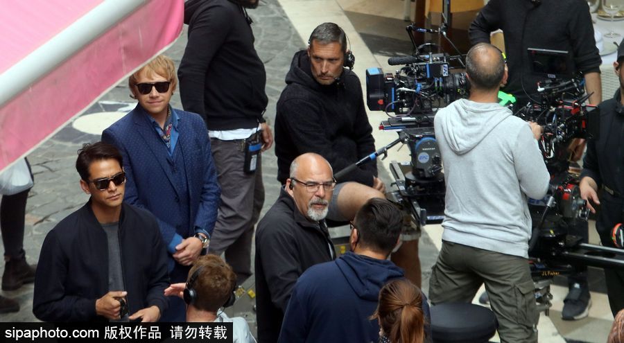 《哈利波特》“羅恩”魯伯特·格林特現(xiàn)身紐約拍攝片場