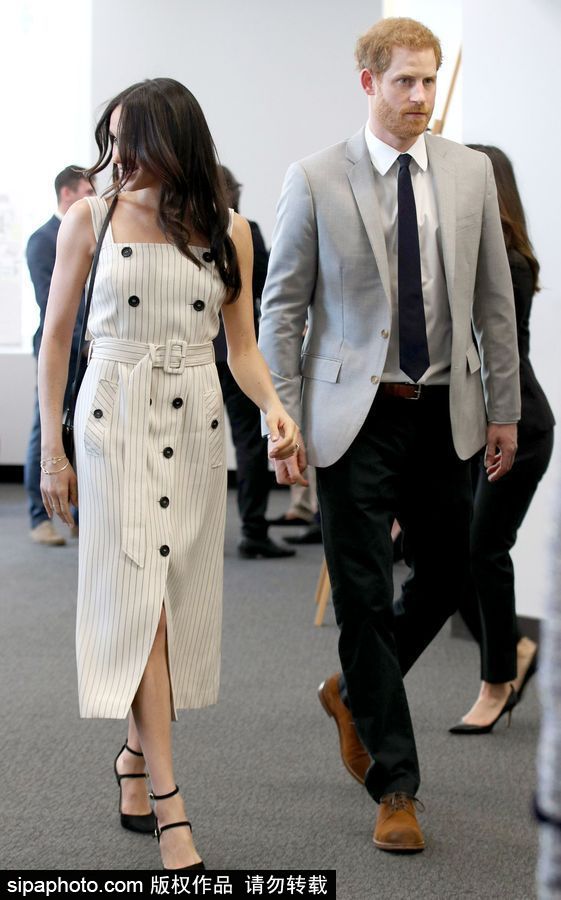 英國哈里王子攜準(zhǔn)王妃梅格漢·馬克爾出席活動恩愛有加