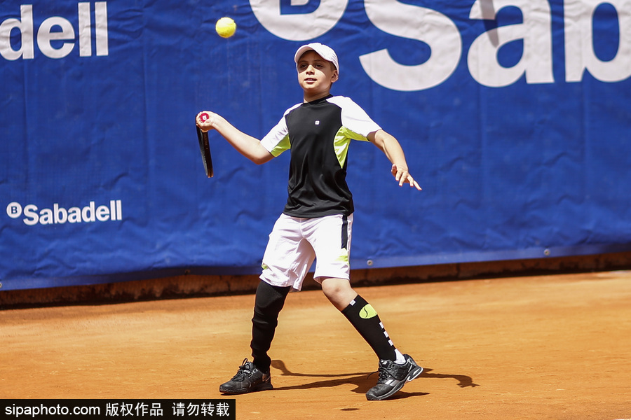 夢(mèng)想成真！納達(dá)爾與10歲癌癥幸存小球迷打網(wǎng)球十足暖男