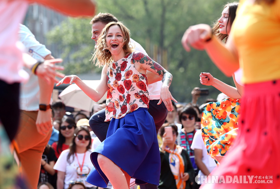 北京對外經(jīng)濟(jì)貿(mào)易大學(xué)舉辦第十八屆國際文化節(jié)