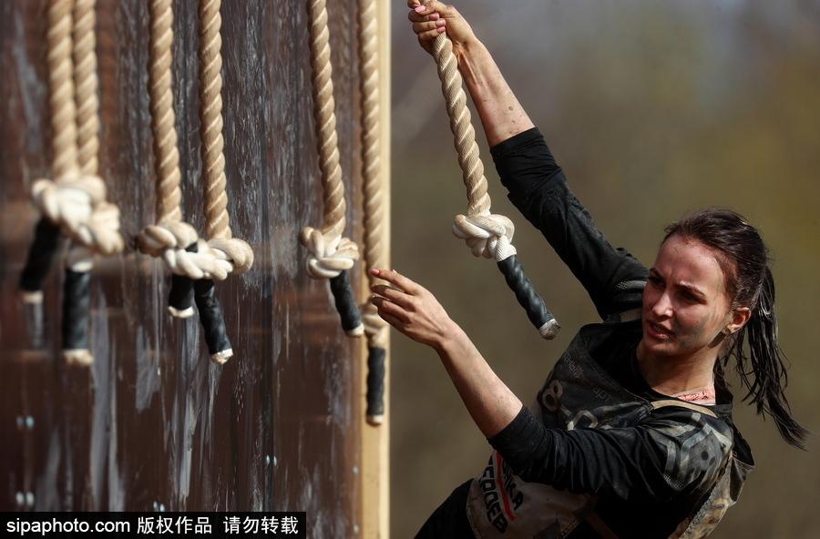 莫斯科舉行“英雄種族”障礙賽 過五關斬六將“戰斗力”十足