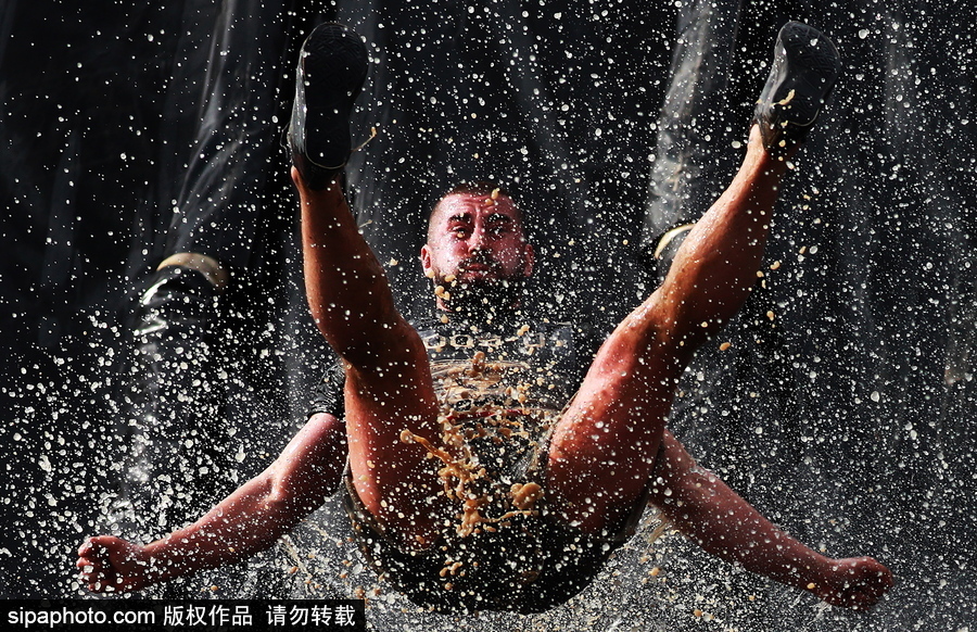 莫斯科舉行“英雄種族”障礙賽 過五關斬六將“戰斗力”十足