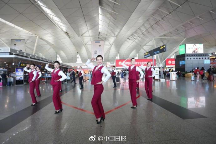 組圖：為青春點贊！空姐“快閃”致敬青年節(jié)