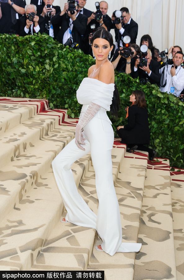 時(shí)尚界奧斯卡Met Gala來(lái)襲 眾女星紅毯爭(zhēng)艷美出新高度