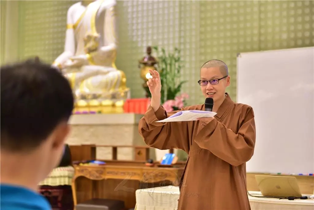 女僧人的超強英語口譯驚艷網友!這才是最正宗的佛系英文