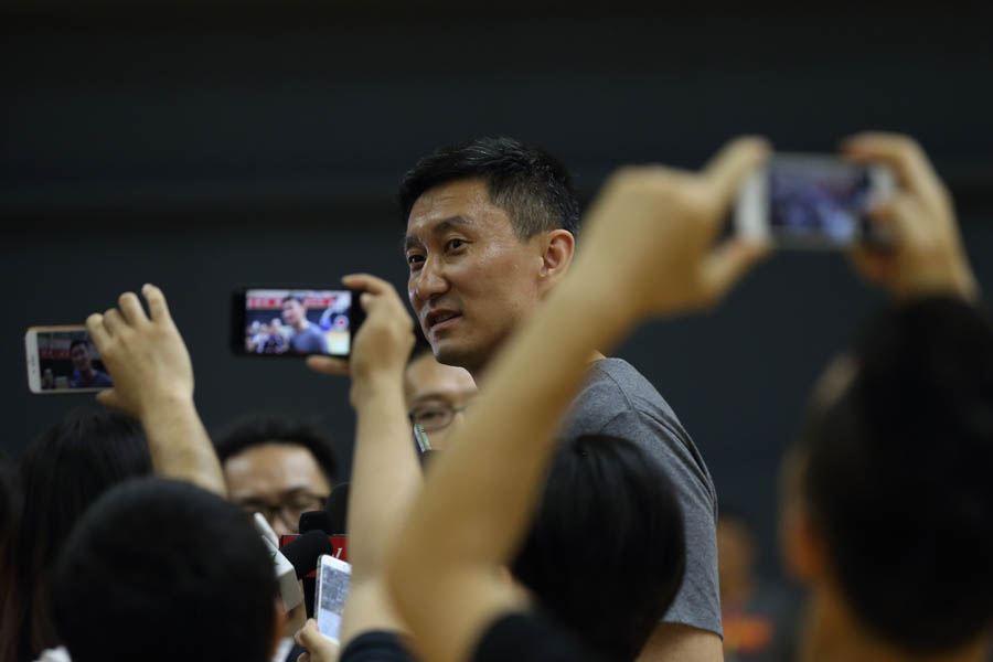 中國(guó)男籃集訓(xùn)隊(duì)藍(lán)隊(duì)舉行公開訓(xùn)練課