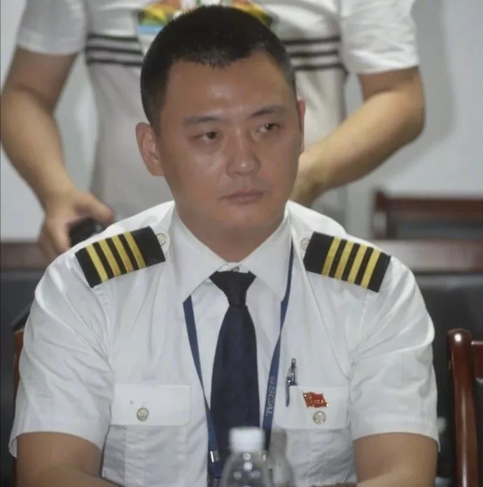 川航機(jī)長(zhǎng)回憶生死備降驚魂一刻，這波操作簡(jiǎn)直是奇跡！