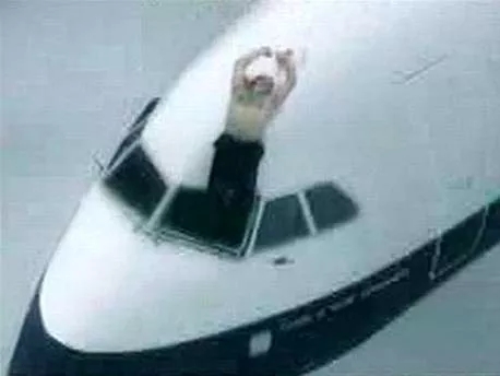 川航機(jī)長(zhǎng)回憶生死備降驚魂一刻，這波操作簡(jiǎn)直是奇跡！