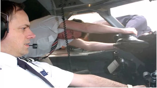 川航機(jī)長(zhǎng)回憶生死備降驚魂一刻，這波操作簡(jiǎn)直是奇跡！