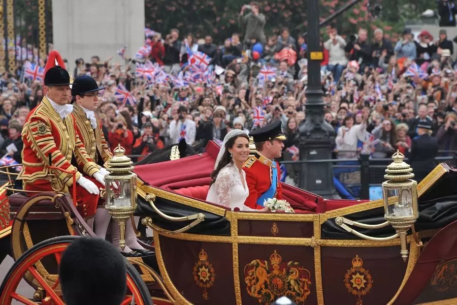 哈里王子大婚倒計時,女王開出的“準婚證”曝光!細節太精美