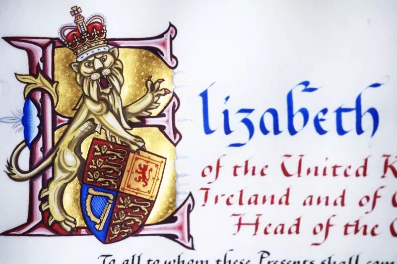 哈里王子大婚倒計時,女王開出的“準婚證”曝光!細節太精美