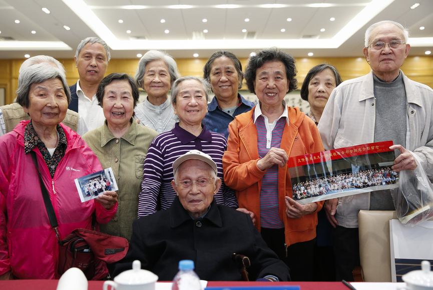 北航舉辦“北京五號”試飛成功六十周年暨文傳源先生百歲壽辰慶祝大會