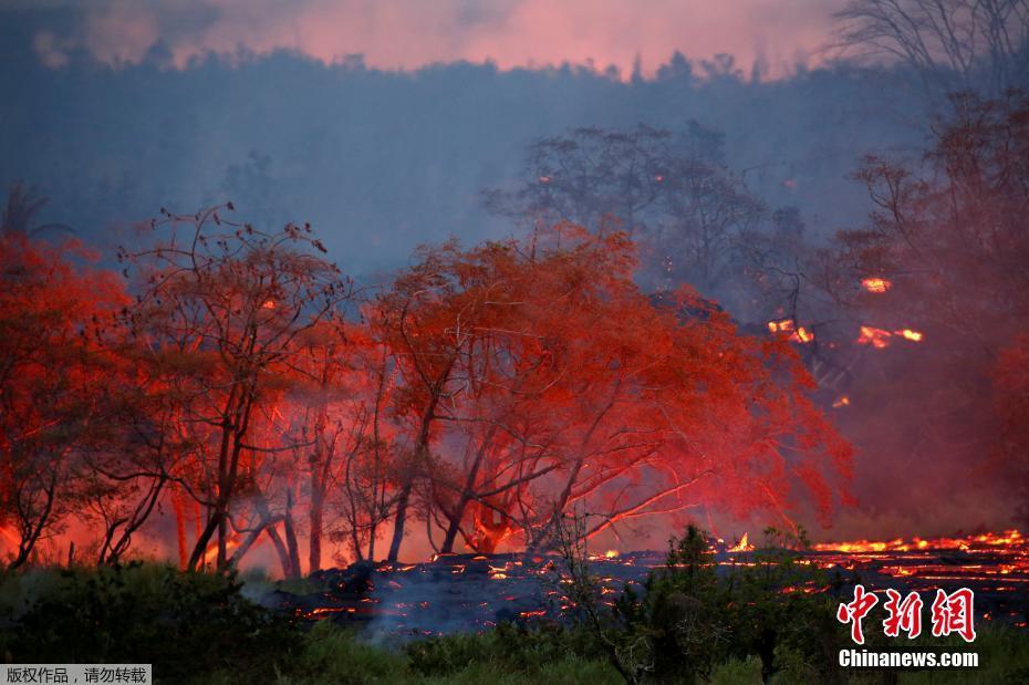 夏威夷火山持續噴發 熔巖流淌成“火河”