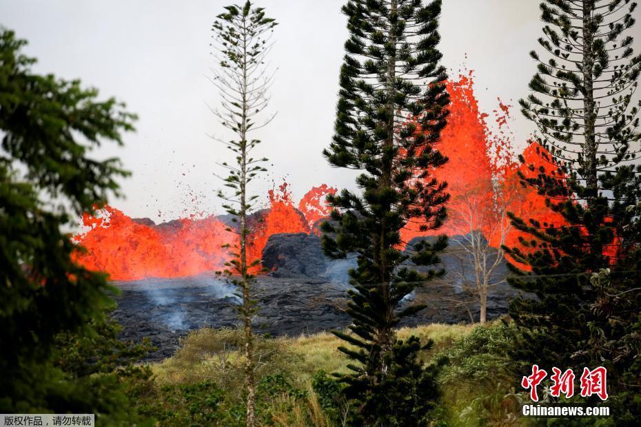 夏威夷火山持續噴發 熔巖流淌成“火河”