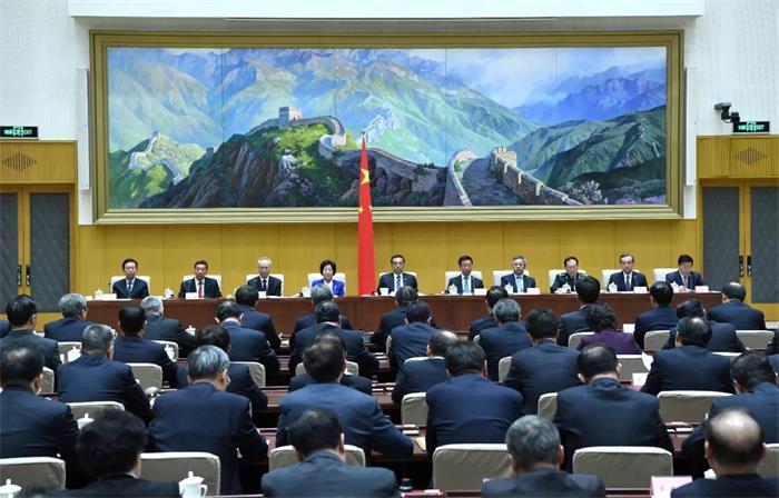 李克強(qiáng)主持召開國(guó)務(wù)院全體會(huì)議