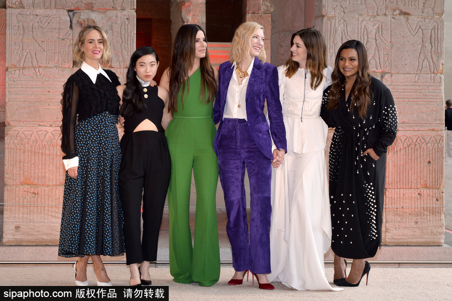 女王扎堆！布蘭切特、安妮·海瑟薇、桑德拉·布洛克現(xiàn)身新片發(fā)布會