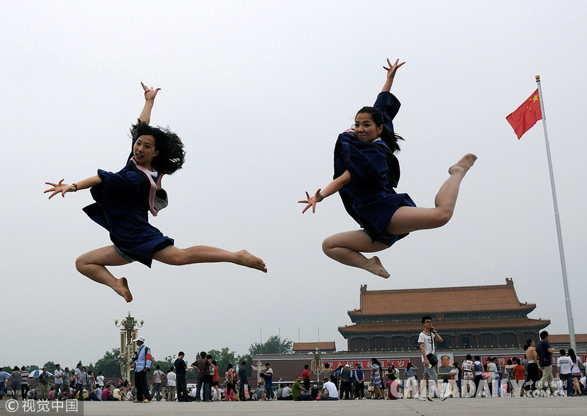 換個角度致敬青春 盤點那些“不一樣”的畢業(yè)照