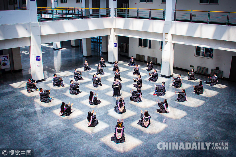 換個角度致敬青春 盤點那些“不一樣”的畢業照