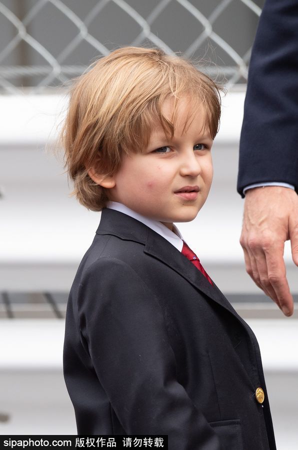 喬治小王子遇“勁敵”？摩洛哥小王子紳士英倫范亮相