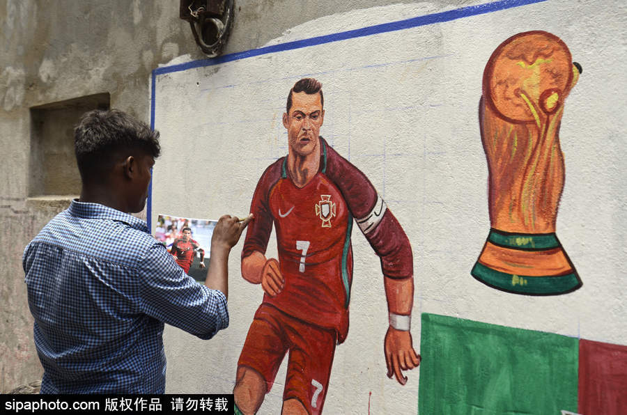 印度藝術家創作涂鴉迎接2018世界杯到來