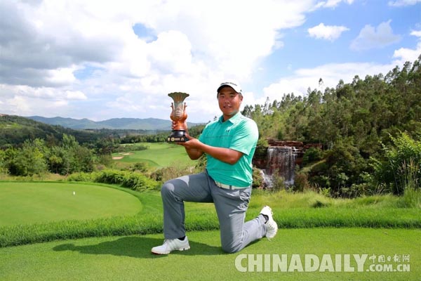 高爾夫美巡系列賽中國選手楊慕天憑外卡參賽絕殺奪職業首冠