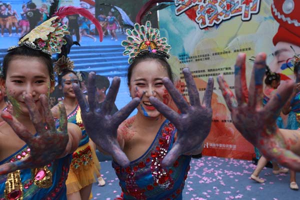 湘西土家摸泥節在北京啟動，“摸泥示愛”展現民族文化魅力