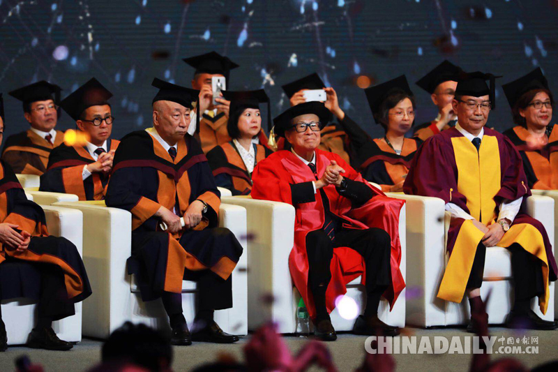 李嘉誠出席廣東汕頭大學2018屆畢業典禮