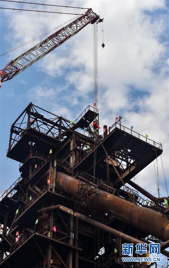 永不褪色的精神禮贊——獻(xiàn)給新時(shí)代的中國(guó)共產(chǎn)黨人