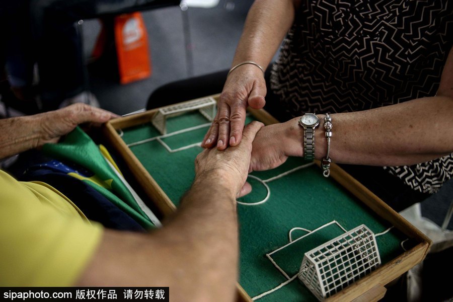 任何人都不愿缺席的世界杯 巴西視障聽力障礙者“觀戰(zhàn)”助威