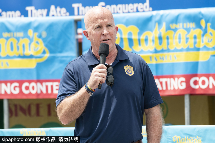 紐約布魯克林國(guó)際吃熱狗大賽落幕 選手破紀(jì)錄食量驚人