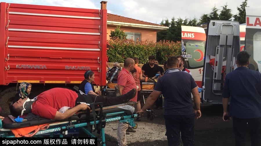 土耳其泰基爾達(dá)發(fā)生列車(chē)出軌事故 至少10人死亡