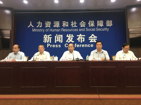 首批拖欠農民工工資黑名單公布，被“拉黑”者融資貸款、乘飛機高鐵受限