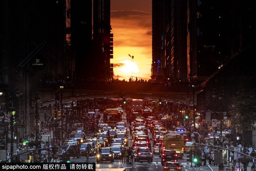 美國紐約再現曼哈頓懸日 街頭擁堵水泄不通